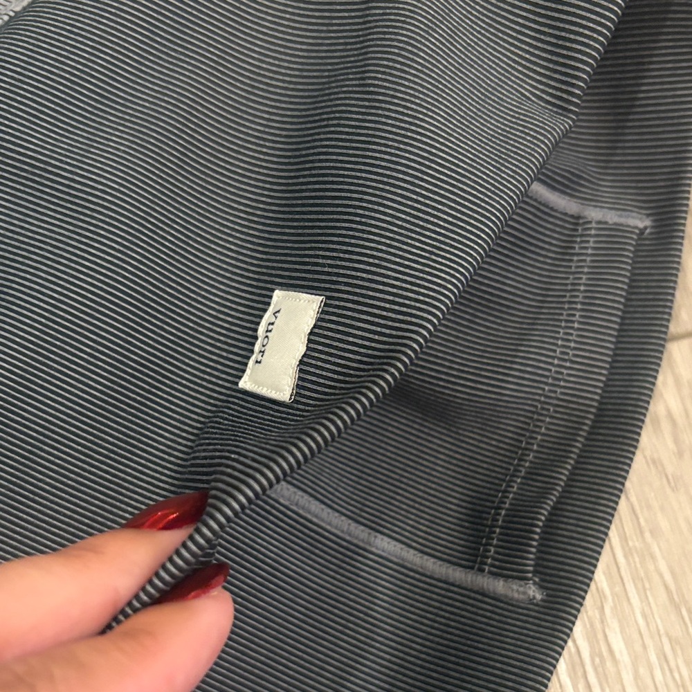 Vuori Women's Gray Leggings - Picture 4 of 5